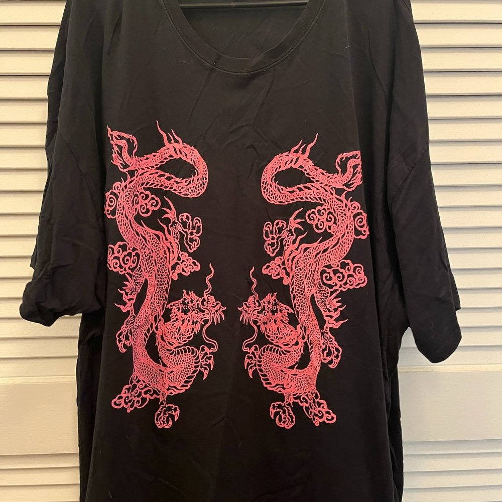 Cool oversized pink dragon Asian inspired t-shirt, plus size black
